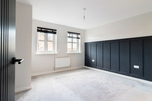 Principal bedroom- click for photo gallery